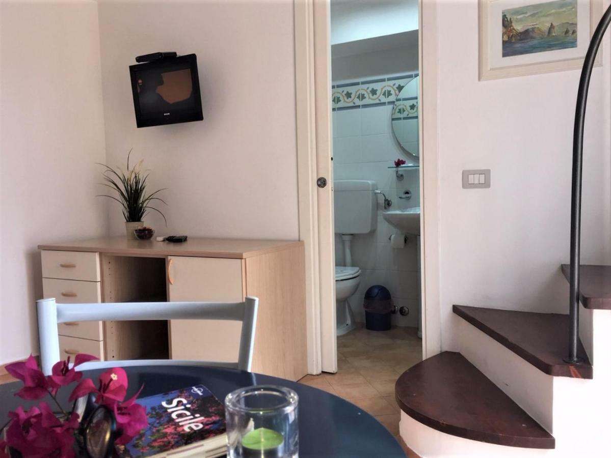 Casa Mafalda B&B ลีปารี ภายนอก รูปภาพ